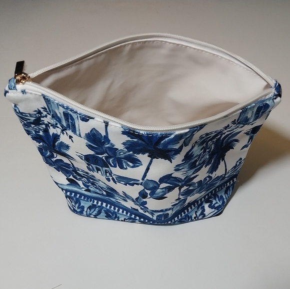 Loft cosmetic bag. - Picture 3 of 5